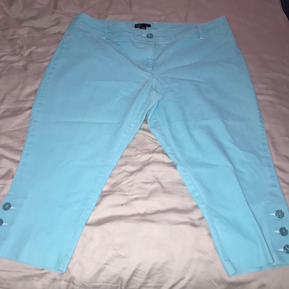2/14$ 16P aqua/turquoise blue capri pants w/button detail &butt lift seaming EUC